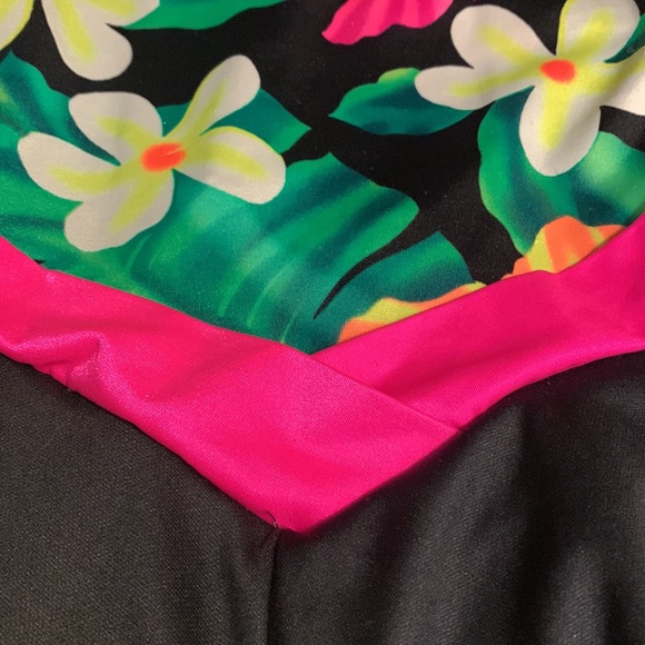 Basic Edition One Piece Swimsuit - Picture 5 of 6